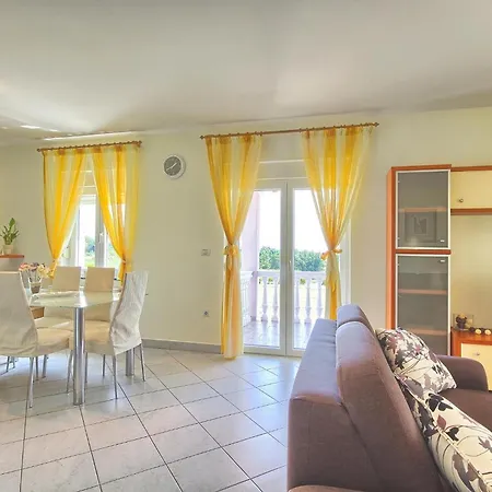 Holiday home Komfortables Haus In Mit Grill Und Garten