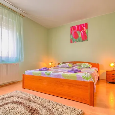 Holiday home Komfortables Haus In Mit Grill Und Garten