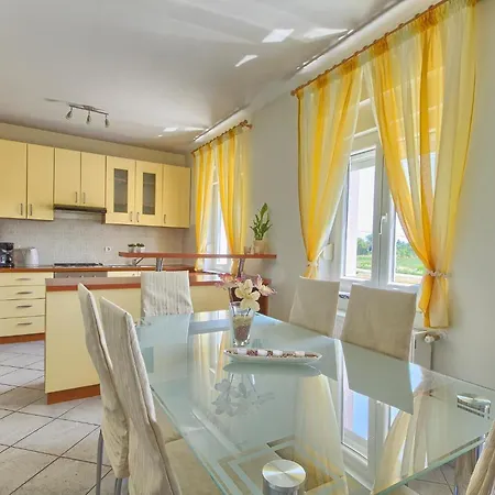 Holiday home Komfortables Haus In Mit Grill Und Garten *
