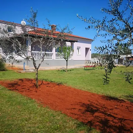 Holiday home Komfortables Haus In Mit Grill Und Garten *